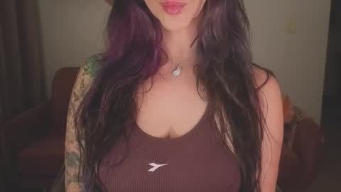 Snapshot of i_cant_believe_its_you chatting on 12/19/25, 05:25 Lana Banana online show from 12/19/25, 05:25