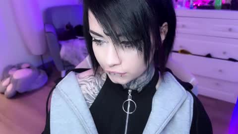 Snapshot of i_died_again chatting on 01/23/25, 01:02 Asya online show from 01/23/25, 01:02