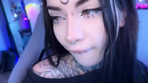 Snapshot of i_died_again chatting on 12/14/25, 09:36 Asya online show from 12/14/25, 09:36