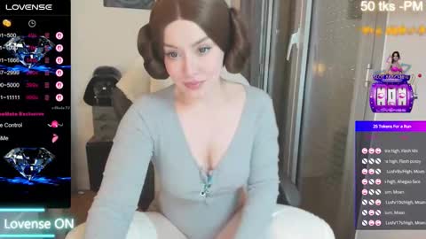 Snapshot of i_esus chatting on 11/03/25, 11:33 Olivia Alafolix- Fr--je parle fr -en online show from 11/03/25, 11:33