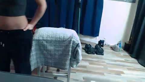 Snapshot of i_fetishize_u chatting on 12/18/24, 02:21 ShortStuff online show from 12/18/24, 02:21