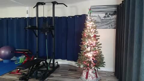 Snapshot of i_fetishize_u chatting on 01/06/25, 11:31 ShortStuff online show from 01/06/25, 11:31