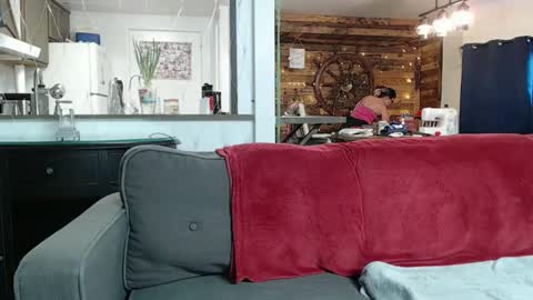 Snapshot of i_fetishize_u chatting on 01/31/25, 05:32 ShortStuff online show from 01/31/25, 05:32