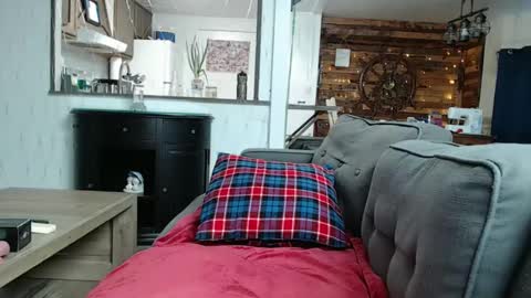 Snapshot of i_fetishize_u chatting on 02/02/25, 09:13 ShortStuff online show from 02/02/25, 09:13