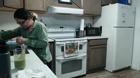 Snapshot of i_fetishize_u chatting on 02/17/25, 04:04 ShortStuff online show from 02/17/25, 04:04