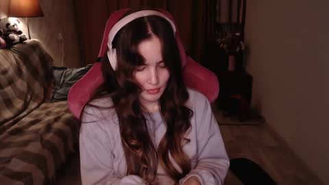 Snapshot of i_love_icecream chatting on 12/17/24, 03:28 elisabeth online show from 12/17/24, 03:28