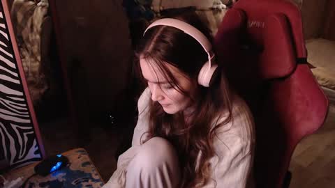 Snapshot of i_love_icecream chatting on 12/19/24, 02:24 elisabeth online show from 12/19/24, 02:24