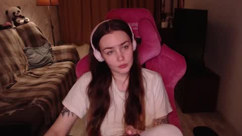 Snapshot of i_love_icecream chatting on 12/27/24, 02:12 elisabeth online show from 12/27/24, 02:12