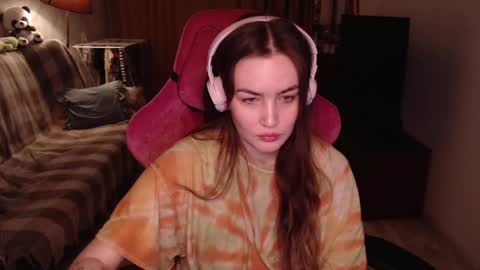 Snapshot of i_love_icecream chatting on 01/11/25, 04:03 elisabeth online show from 01/11/25, 04:03