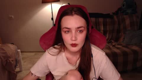 Snapshot of i_love_icecream chatting on 02/04/25, 06:17 elisabeth online show from 02/04/25, 06:17