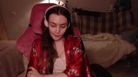 Snapshot of i_love_icecream chatting on 02/11/25, 06:01 elisabeth online show from 02/11/25, 06:01