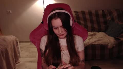 Snapshot of i_love_icecream chatting on 03/08/25, 05:22 elisabeth online show from 03/08/25, 05:22