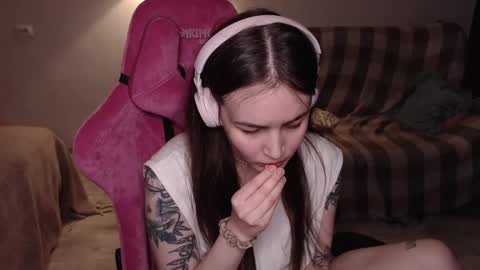 Snapshot of i_love_icecream chatting on 03/12/25, 02:34 elisabeth online show from 03/12/25, 02:34