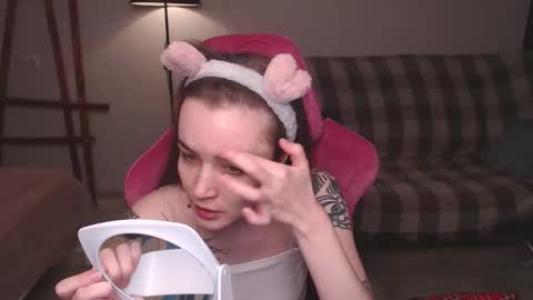 Snapshot of i_love_icecream chatting on 10/28/25, 11:14 elisabeth online show from 10/28/25, 11:14