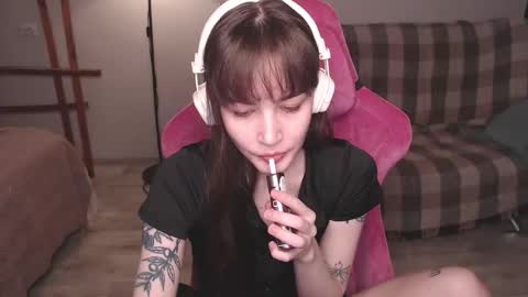 Snapshot of i_love_icecream chatting on 11/18/25, 10:20 elisabeth online show from 11/18/25, 10:20