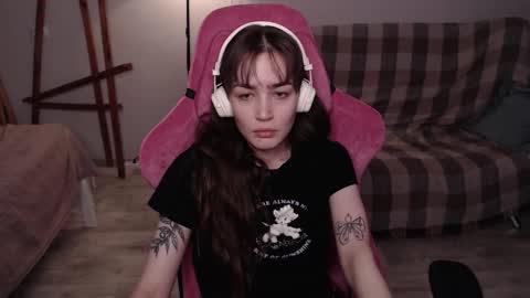 Snapshot of i_love_icecream chatting on 11/24/25, 10:15 elisabeth online show from 11/24/25, 10:15