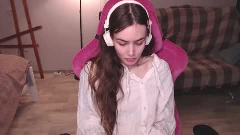 Snapshot of i_love_icecream chatting on 12/01/25, 10:20 elisabeth online show from 12/01/25, 10:20