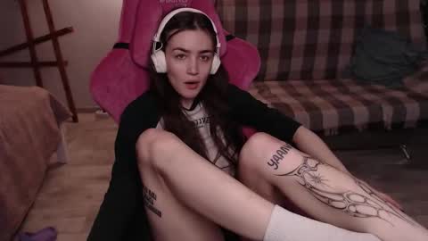 Snapshot of i_love_icecream chatting on 12/03/25, 11:41 elisabeth online show from 12/03/25, 11:41