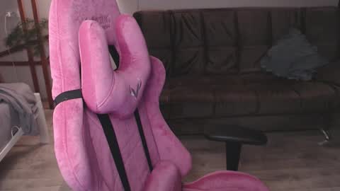 Snapshot of i_love_icecream chatting on 12/16/25, 10:53 elisabeth online show from 12/16/25, 10:53