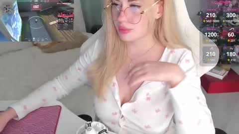 Snapshot of i_want_you_eva chatting on 01/10/26, 03:14 HiI am EvaPVT is open online show from 01/10/26, 03:14