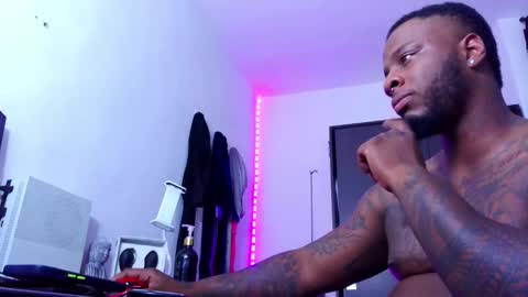 Snapshot of iam_hotbbc chatting on 09/10/25, 03:17 Mr H Independent model online show from 09/10/25, 03:17