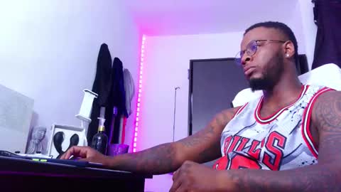 Snapshot of iam_hotbbc chatting on 09/12/25, 03:39 Mr H Independent model online show from 09/12/25, 03:39