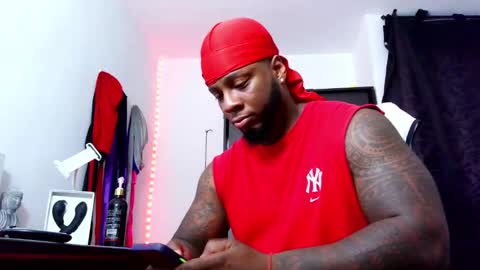 Snapshot of iam_hotbbc chatting on 09/13/25, 03:28 Mr H Independent model online show from 09/13/25, 03:28