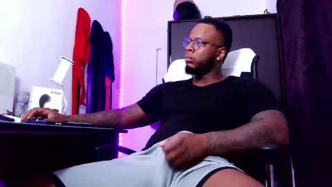 Snapshot of iam_hotbbc chatting on 09/16/25, 03:29 Mr H Independent model online show from 09/16/25, 03:29