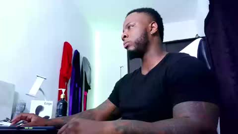 Snapshot of iam_hotbbc chatting on 09/20/25, 01:06 Mr H Independent model online show from 09/20/25, 01:06