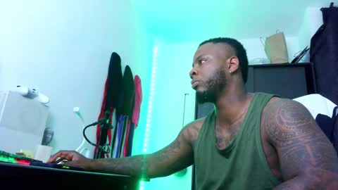 Snapshot of iam_hotbbc chatting on 10/07/25, 03:25 Mr H Independent model online show from 10/07/25, 03:25