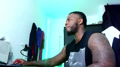 Snapshot of iam_hotbbc chatting on 10/22/25, 02:56 Mr H Independent model online show from 10/22/25, 02:56