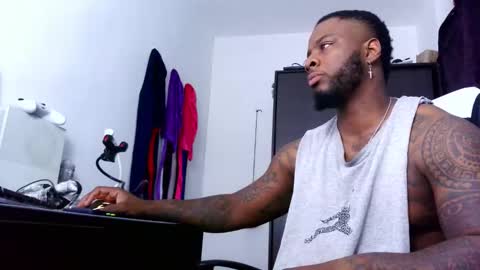 Snapshot of iam_hotbbc chatting on 10/31/25, 03:07 Mr H Independent model online show from 10/31/25, 03:07