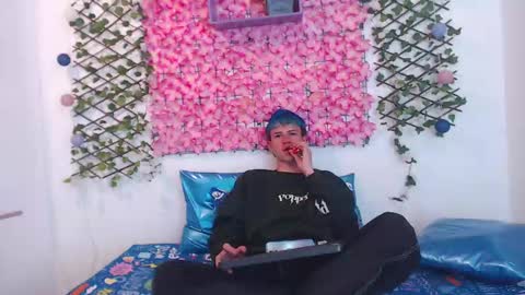 Snapshot of iam_lukas__ chatting on 09/15/25, 07:47 iam_lukas__ online show from 09/15/25, 07:47