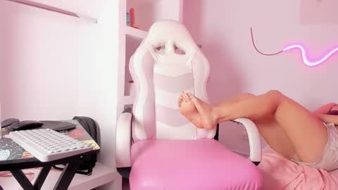 Snapshot of iam_monika chatting on 01/07/25, 10:52 iam_monika online show from 01/07/25, 10:52