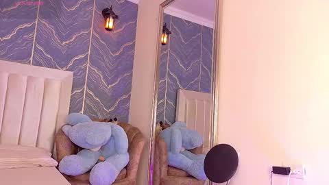 iam_nicolle online show from 11/29/25, 01:58