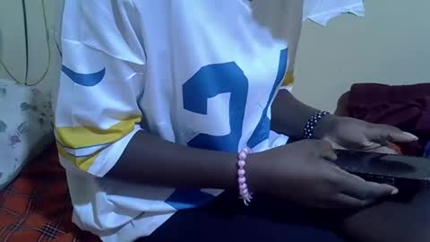 Snapshot of iam_nisa chatting on 10/10/25, 08:35 iam_nisa online show from 10/10/25, 08:35