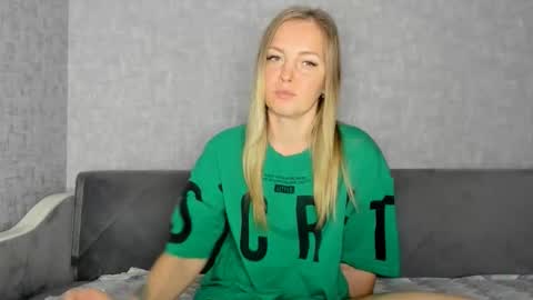 Snapshot of iam_venus chatting on 11/27/25, 10:28 Venus online show from 11/27/25, 10:28