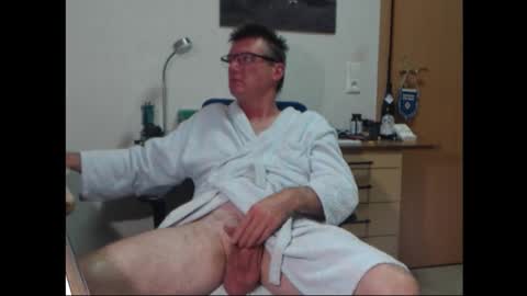 Snapshot of iamachim chatting on 10/04/25, 06:28 iamachim online show from 10/04/25, 06:28