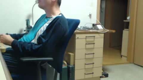 Snapshot of iamachim chatting on 11/15/25, 08:27 iamachim online show from 11/15/25, 08:27