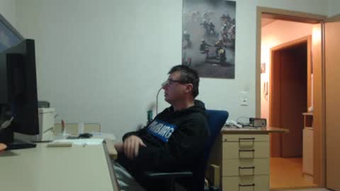 Snapshot of iamachim chatting on 11/18/25, 06:34 iamachim online show from 11/18/25, 06:34