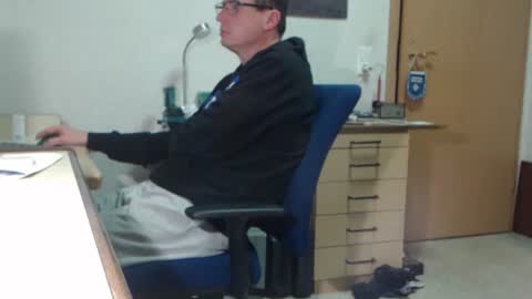 Snapshot of iamachim chatting on 11/19/25, 06:52 iamachim online show from 11/19/25, 06:52