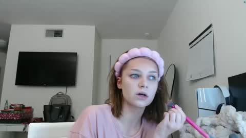 Snapshot of iamalexialove chatting on 12/04/25, 11:02 Lexi Love online show from 12/04/25, 11:02