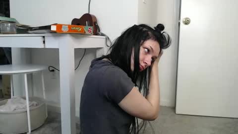 Snapshot of iamalexialove chatting on 12/17/25, 04:24 Lexi Love online show from 12/17/25, 04:24