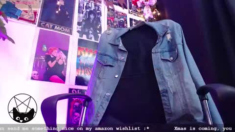 Mari online show from 12/18/24, 10:35