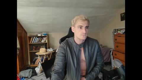 Snapshot of iamtommyparker chatting on 11/04/25, 10:09 iamtommyparker online show from 11/04/25, 10:09