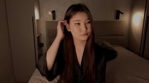 iamyuki_ online show from 11/13/25, 04:06