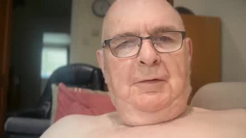 Snapshot of ian53a chatting on 05/27/26, 04:04 ian53a - mature UK man for same online show from 05/27/26, 04:04