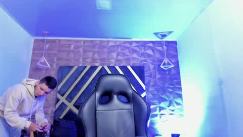 Snapshot of ian_castillo_ chatting on 04/08/26, 11:10 IAN CASTILLO online show from 04/08/26, 11:10