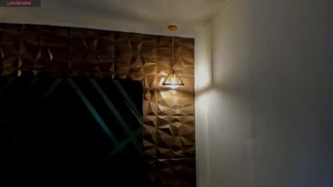 Snapshot of ian_castillo_ chatting on 04/16/26, 11:11 IAN CASTILLO online show from 04/16/26, 11:11