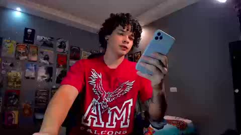 Snapshot of ian_versace chatting on 09/19/25, 03:52 Andres online show from 09/19/25, 03:52